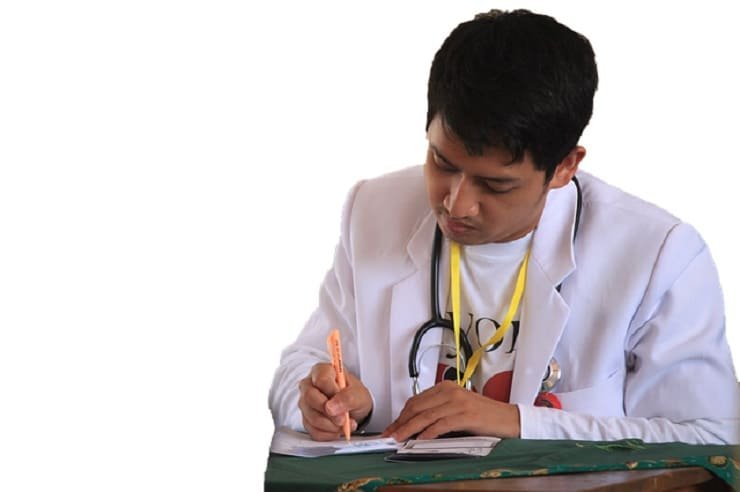 डॉक्टर की सबसे छोटी डिग्री, doctor-ki-sabse-badi-degree-koun-si-hai
