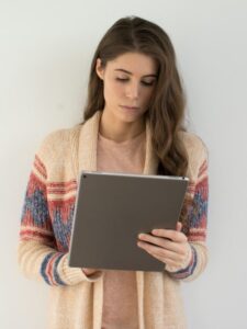 photo-1517842536804-bf6629e2c291