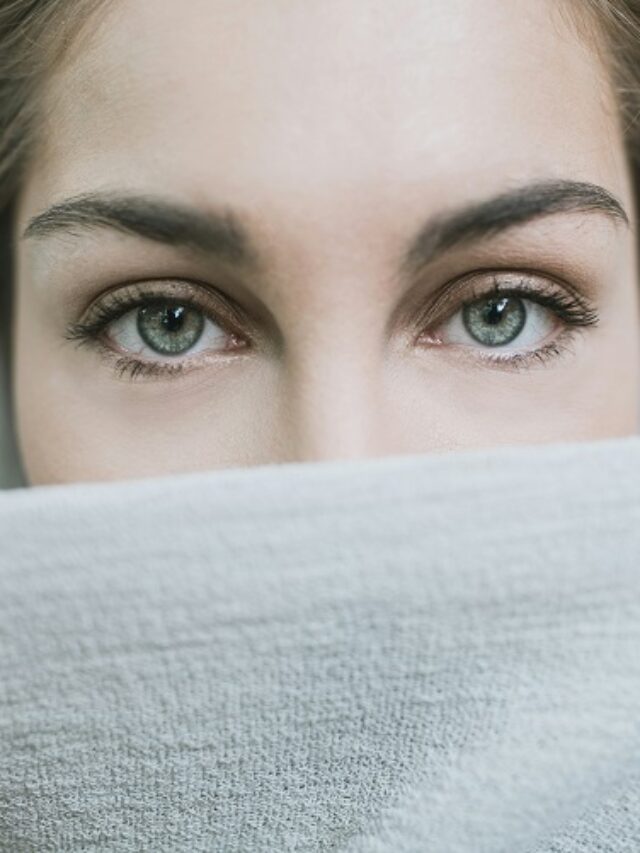 किस फल को खाने से आंखों की रोशनी तेज होती है?